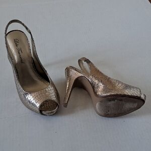 Elegant Gold Peep-Toe Slingback Heels